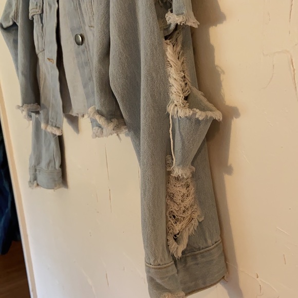 HOT & DELICIOUS | Distressed Jean jacket - Picture 3 of 6